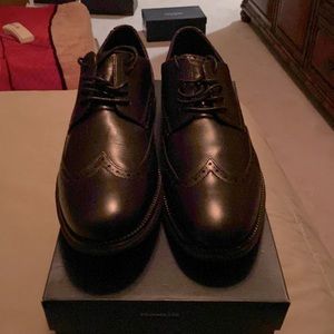 Pair of Cole Hanns Grand.OS casual color Black brand new with the box size 12